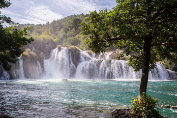 beeindruckende Wasserfälle im Krka Nationalpark und im NP Plitvicer Seen