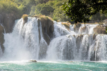beeindruckende Wasserfälle im Krka Nationalpark und im NP Plitvicer Seen