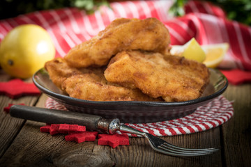 Fried cod slices in breadcrumbs.