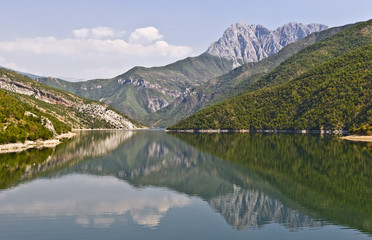 Fototapeta na wymiar Komani lake in Albania