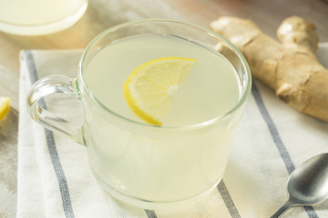 Obraz na płótnie Canvas Healthy Homemade Lemon Ginger Tea