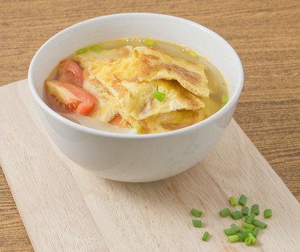 Thai Omelet Soup with Tomatoes and Chopped Scallion