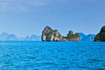 Naklejka premium Ha Long bay green island Halong mountains Vietnam.