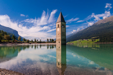 Kirchturm im Reschensee; Italien