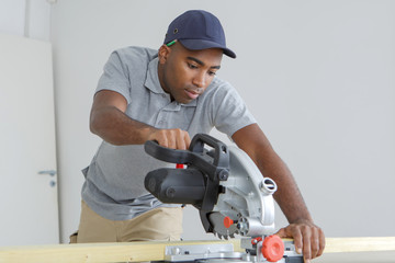 carpenter using circular saw for wood