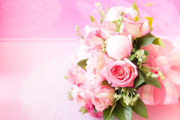 Fototapeta na wymiar Defocus floral background with pink roses