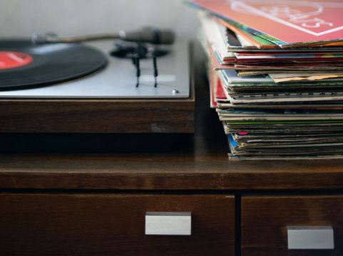 Record player and vinyls