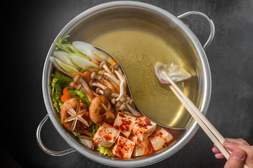 寒ぶりのしゃぶしゃぶ　Seafood shabu-shabu pot of yellowtail