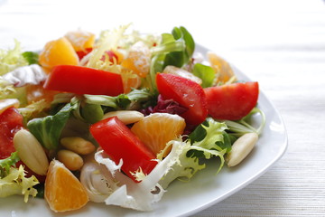 PIATTO DI INSALATA AUTUNNALE