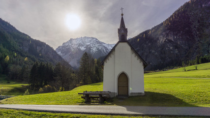 Fototapeta na wymiar Little Chapel in the alps