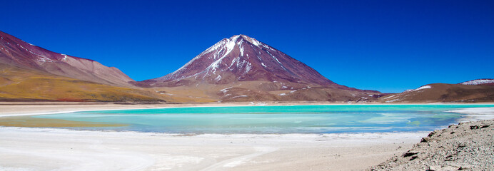 Bolivia, Laguna Verde, Licacanbur © maxthewildcat