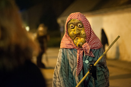 Perchtenl&auml;ufe und Krampusrummel