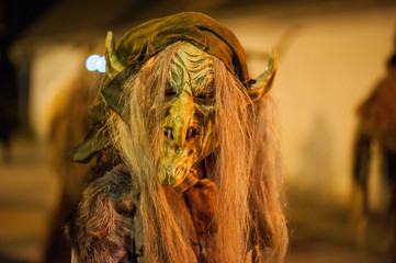 Perchtenläufe und Krampusrummel
