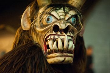Perchtenläufe und Krampusrummel