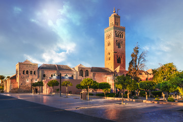 Koutoubia-moskee-minaret gelegen in de medina-wijk van Marrakech, Marokko