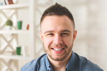 Obraz premium Smiling businessman portrait