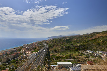 autostrada Messina Catania con il vulcano Etna