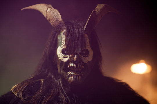 Perchten und Krampusse