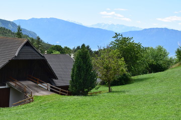 włochy, góry, krajobraz, zieleń, domek © Marcin