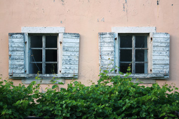 Fototapeta na wymiar Old windows in Budva, Montenegro