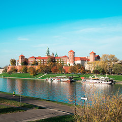 Obraz premium scenic landscape of the Vistula River and Wawel Castle in Krakow