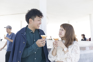 尾道を観光するカップル