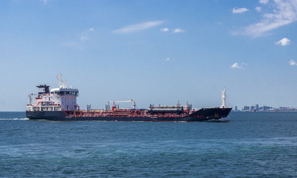 tanker sailing through the Bosphorus