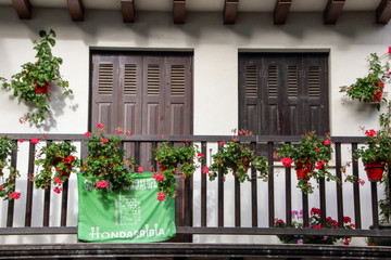 Fototapeta na wymiar colorful facades at Hondarribia