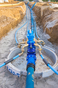 Baustelle für eine neue Wasserleitung im Baugebiet