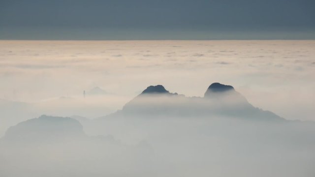 Time lapse nuvole in pianura Padana sulle cime delle montagne alpine