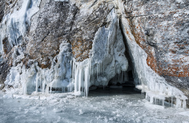 Fototapeta na wymiar ice cave on lake Baikal