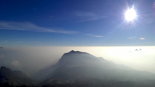 Time lapse nebbia in pianura Padana sulle alpi Italiane