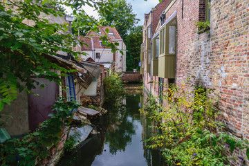 Fototapeta na wymiar Unattended Channels in Brugge
