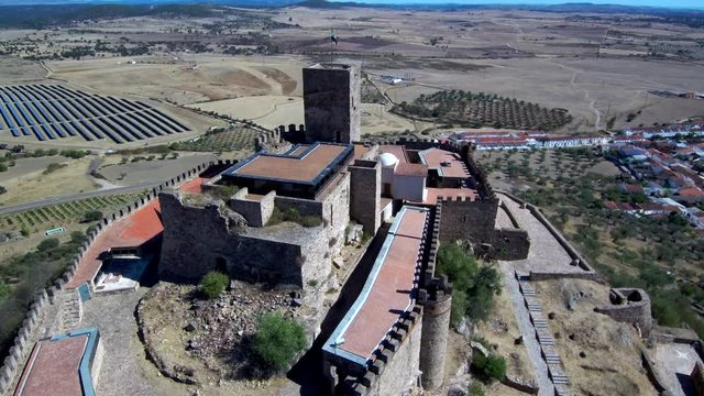 Castillo de Miraflores en Alconchel ( Badajoz, Extremadura). Video aereo