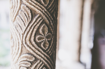 Détail de sculpture ancienne dans la pierre