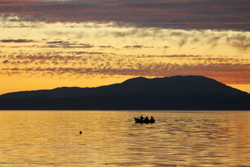 Remando al atardecer