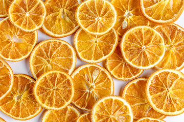 Getrocknete Orangen mit Zimt und Anis