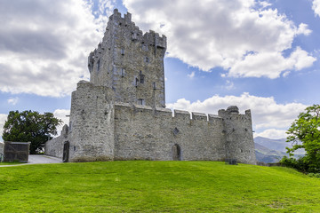 Fototapeta premium Ross Castle in Killarney national park