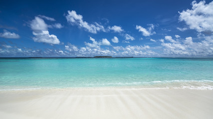 Fototapeta na wymiar Perfect tropical island paradise beach