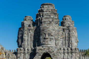 Fototapeta premium éléphant et monument hindou