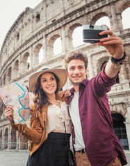 Obraz na płótnie Canvas Couple at Colosseum, Rome