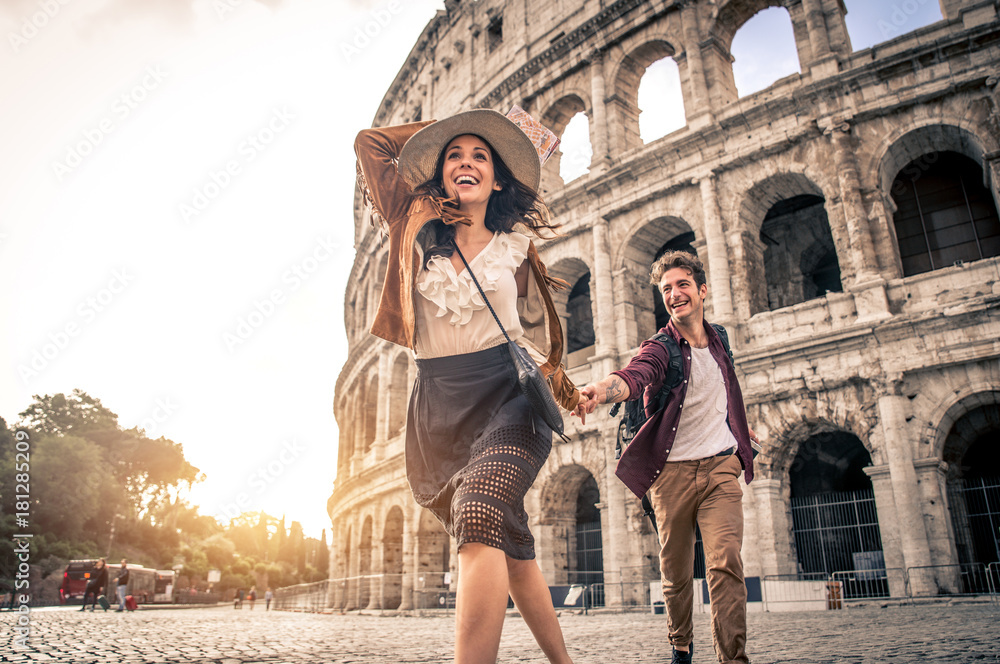 Wall mural couple at colosseum, rome