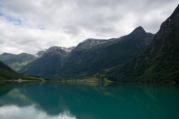 Fototapeta na wymiar See bei Briksdalsbreen, Sogn og Fjordane, Norwegen