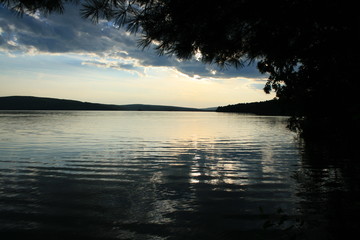 Fototapeta na wymiar Serene Lake 