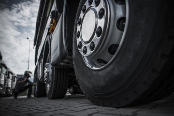 Maintaining Semi Truck Tires