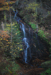 Obraz premium Kolorowy wodospad