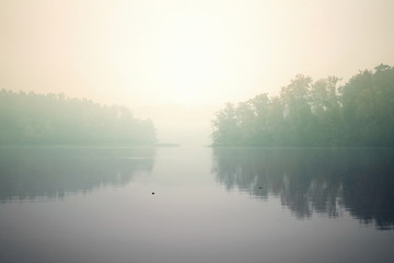 jesienne mgły nad jeziorem © Henryk Niestrój
