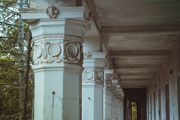 Stucco molding on columns