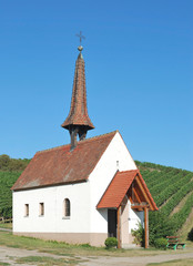 Fototapeta na wymiar Kapelle in den Weinbergen bei Jechtingen am Kaiserstuhl,Schwarzwald,Baden-Württemberg,Deutschland