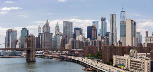 Naklejka premium Lower Manhattan Skyline and Brooklyn Bridge Panorama, NYC, USA